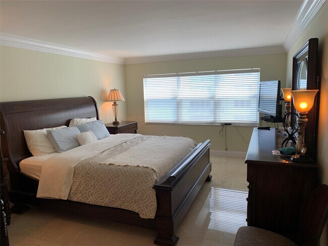 Building Photo - 3410 Galt Ocean Dr