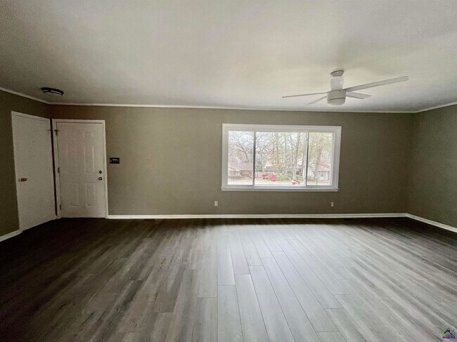 Building Photo - 107 Evelyn Dr