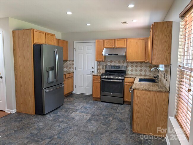 Building Photo - 9935 Redbud Tree Ct