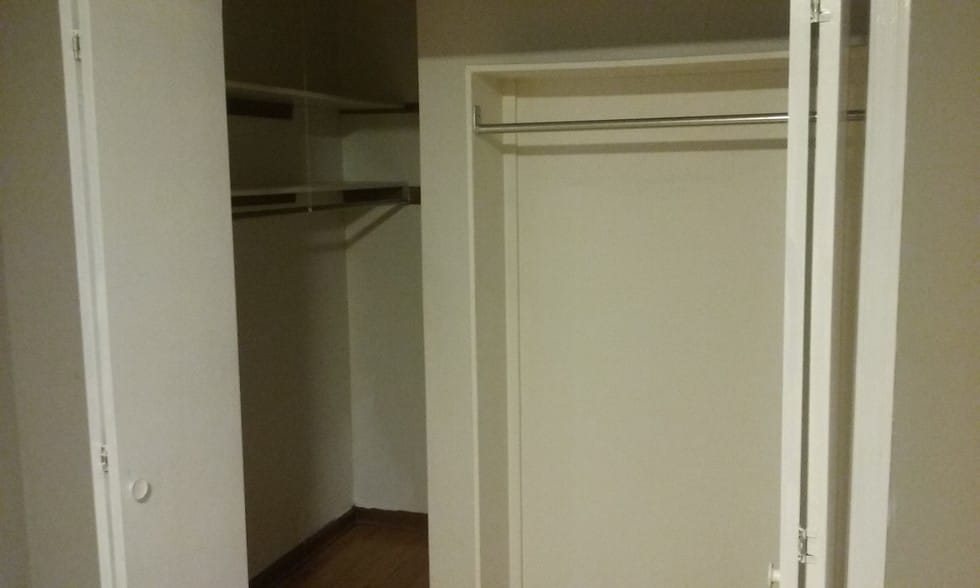 Walk in closet - 826 Arlington Rd