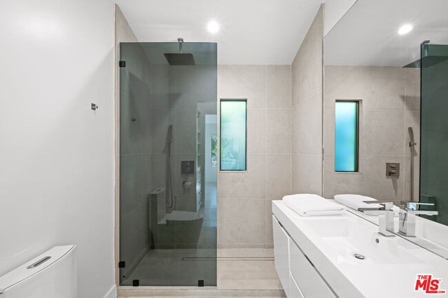 Building Photo - 201 S Bedford Dr