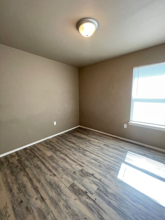 Building Photo - Move in Fee WAIVED, if you move in during ...