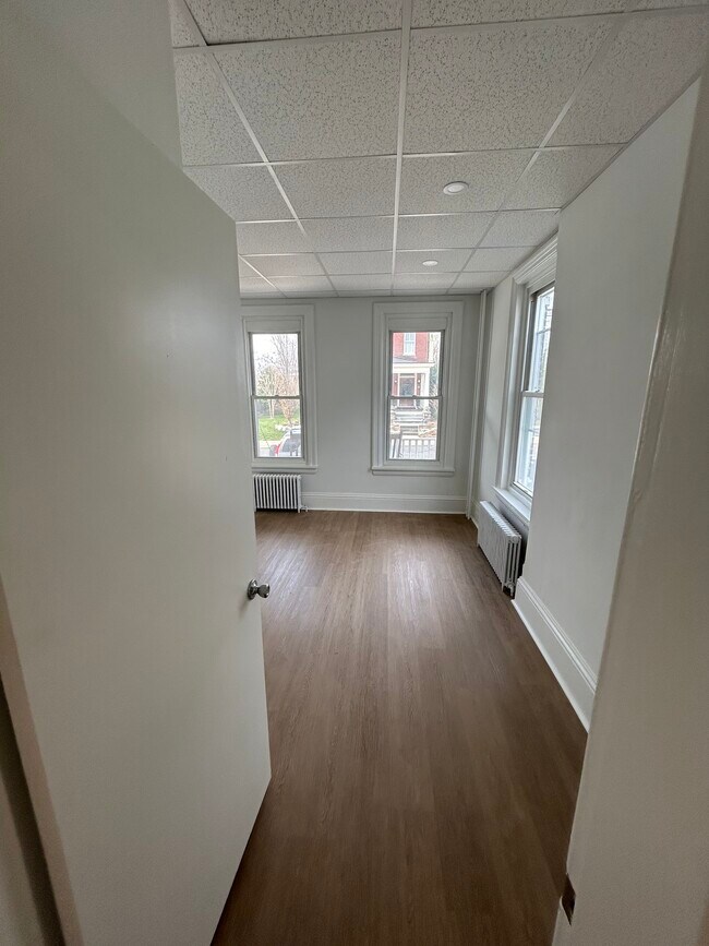 Building Photo - 411 School St