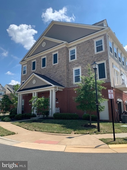 Building Photo - 42602 Hardage Terrace