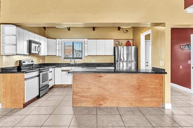 Building Photo - 2438 Southridge Rd