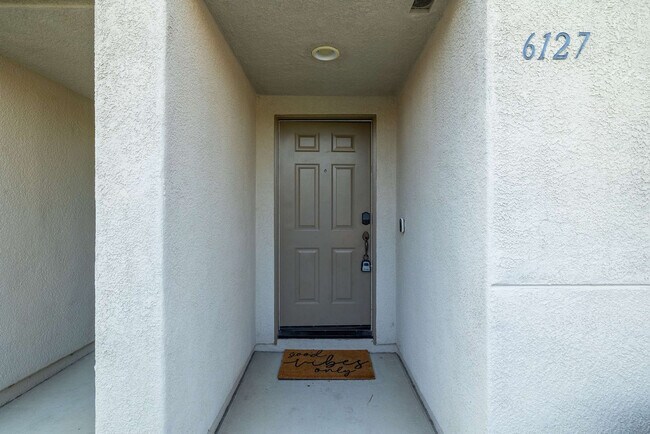 Building Photo - 2983 Paseo Almiar