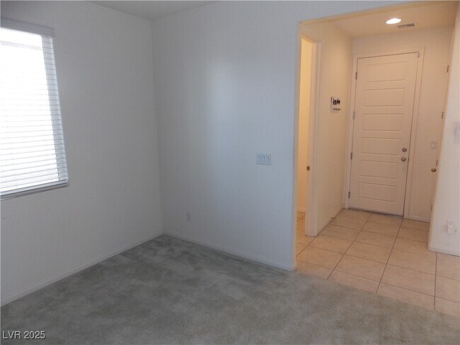 Building Photo - 160 Lilt Ave