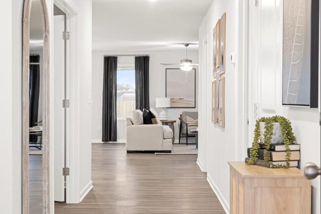 Building Photo - *** Promotion -- Sign lease by January 31 and receive $1000 off first months rent!!  Modern Comfo...