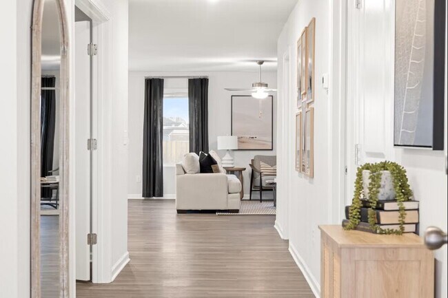 Building Photo - *** Promotion -- Start lease by January 1 and receive $500 off first months rent!! Modern Comfort...