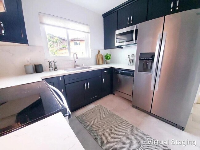 Building Photo - Lovely top floor condo unit; 2 bed/ 2 bath