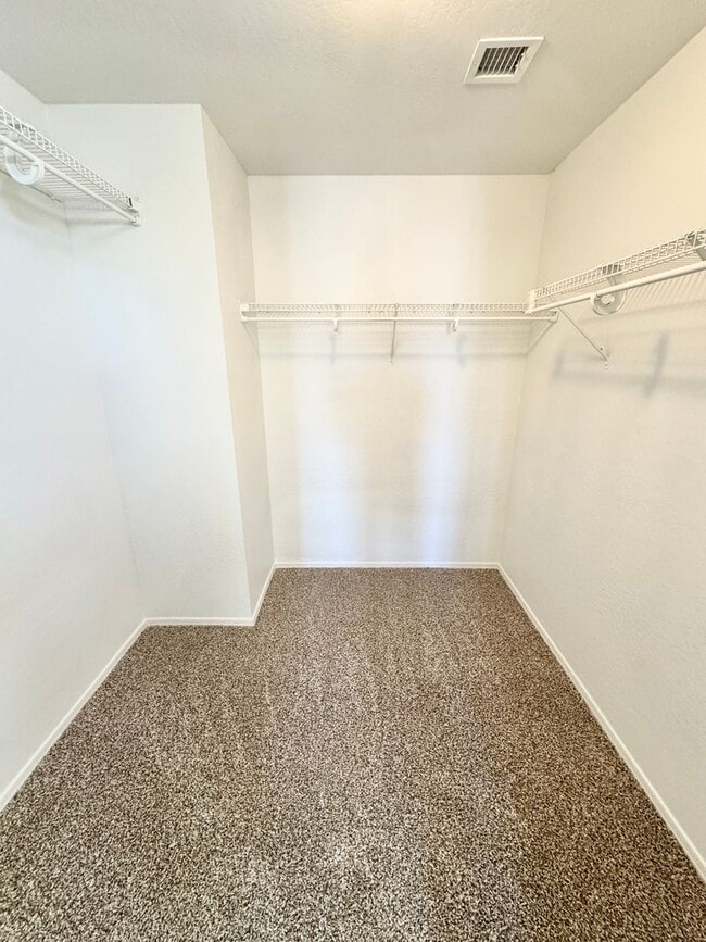 Building Photo - Remodeled 5 Bedroom/3 Bath Home. Upgraded Flooring & Kitchen!