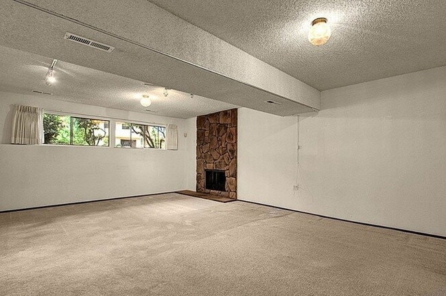 Building Photo - Beautiful split level home in Newport Hills!