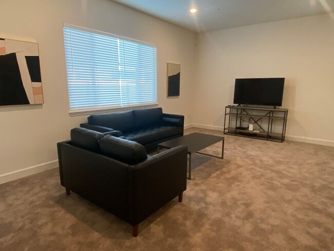 Building Photo - FULLY FURNISHED - ALMOST NEW 4 BED, 2.5 BATHS, 2 CAR GARAGE, 1 STORY IN NORTH LAKE COMMUNITY, NOR...