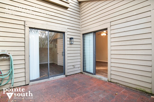 Building Photo - 200 Parma Dr