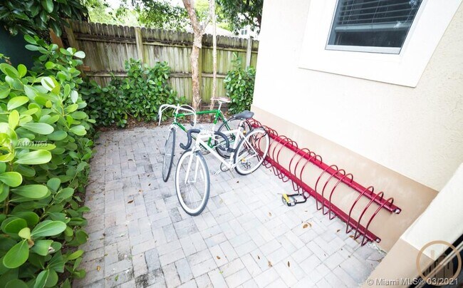 Building Photo - 53 NE 49th St