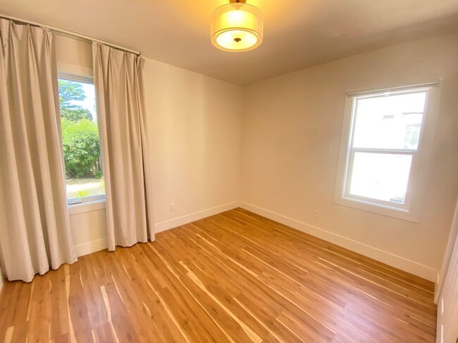 Building Photo - Advent - Large & Bright Two Bedroom Home L...