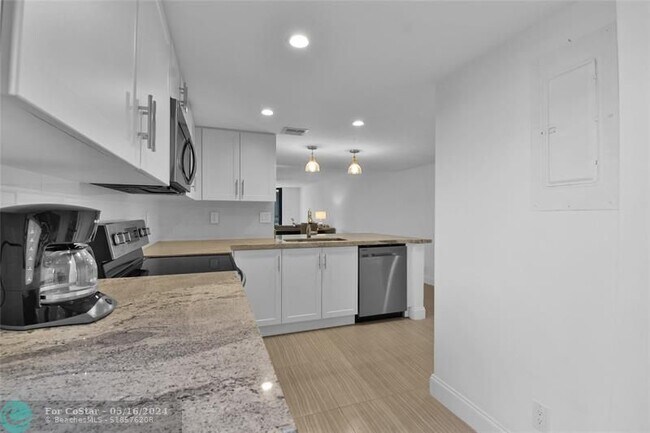 Building Photo - 4201 N Ocean Dr