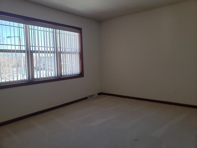 Building Photo - 3718 Stonebridge Dr