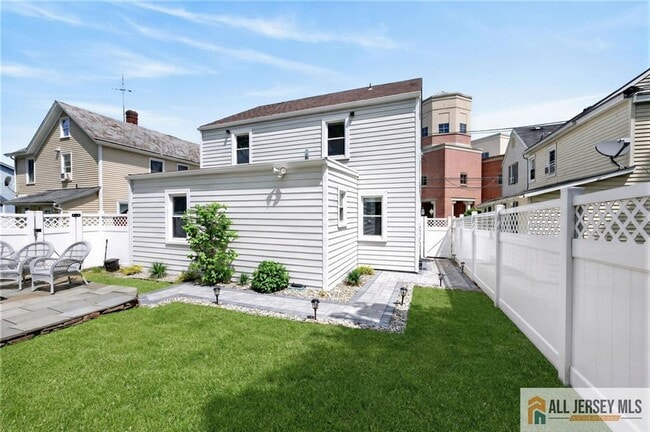 Building Photo - 12 Capner St