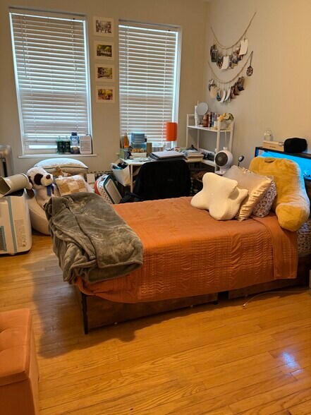 Building Photo - 70 Joy St