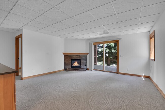 Building Photo - 556 Ridgeside Dr