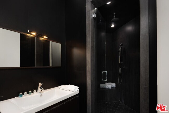 Building Photo - 2666 Hutton Dr