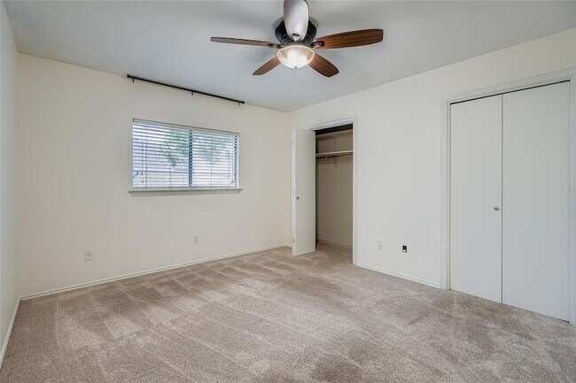 Building Photo - 9802 Briar Ridge Dr