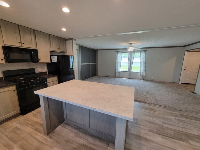 Building Photo - 9542 Seaway Dr