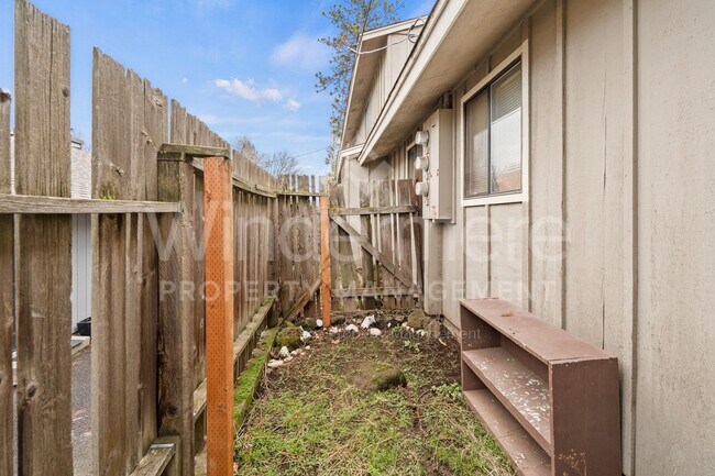 Building Photo - 2702 E 31st Ave