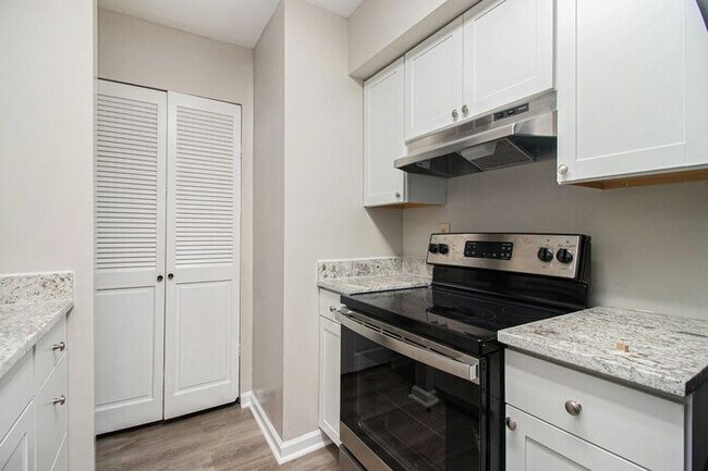 Building Photo - Fully Renovated 3BR/2BA Condo in Decatur!