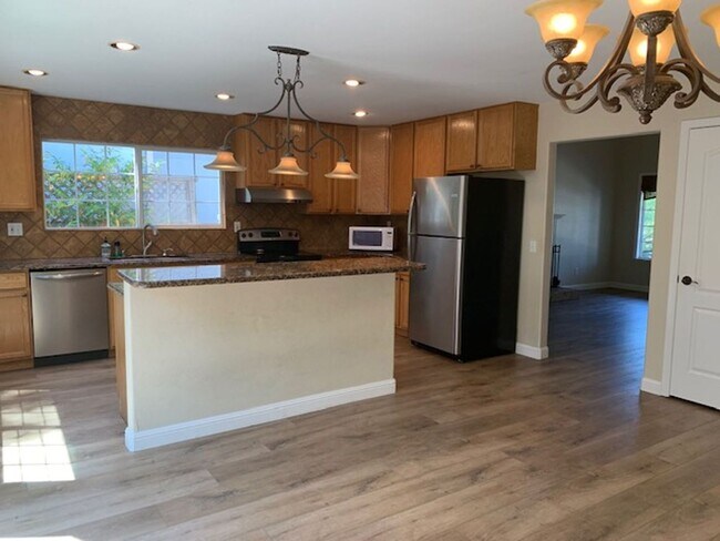 Building Photo - 1312 Jasmine Circle ~ 4 bedrooms ~ 2 baths