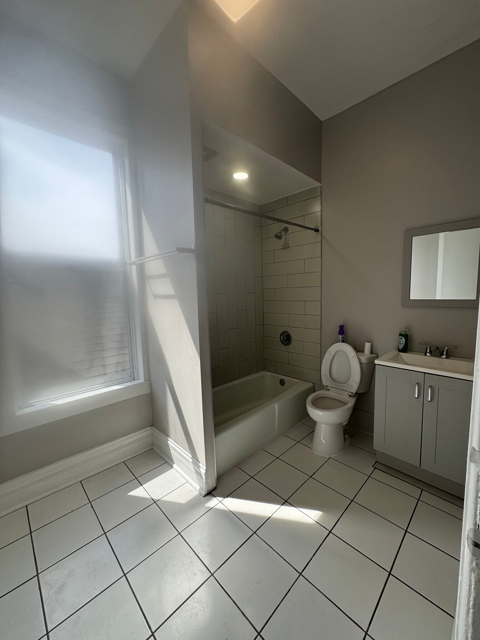 Building Photo - 3353 S Emerald Ave