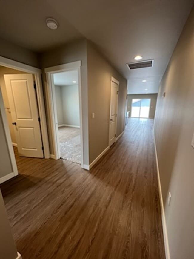 Building Photo - 3 bed/2 bath rambler style home! Attached garage, fenced back yard & A/C!