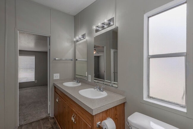 Building Photo - 30511 Valley Oaks Dr