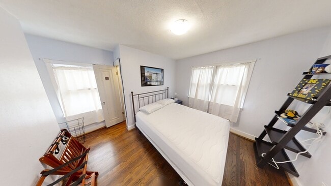 Building Photo - 811 Rose Ave