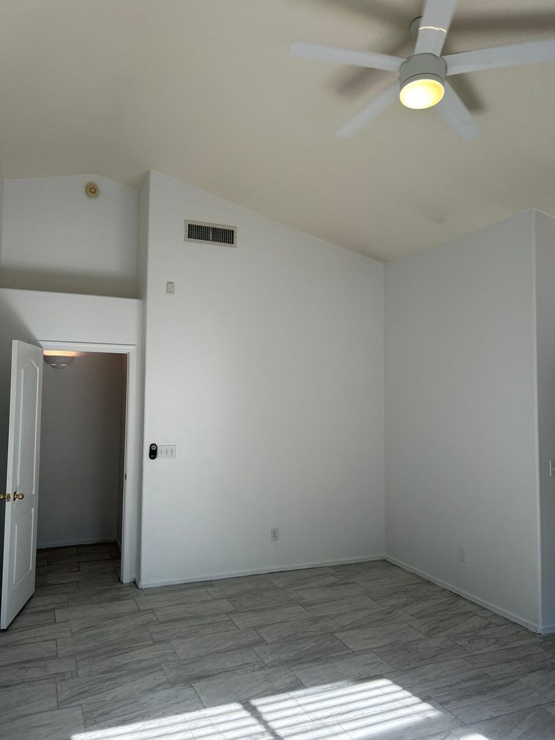 Building Photo - 7277 W Maple Ridge Dr