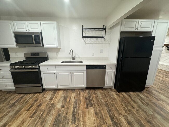 Building Photo - Beautiful Orem Basement Apartment for rent!