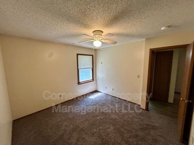 Building Photo - 817 Maple Ln