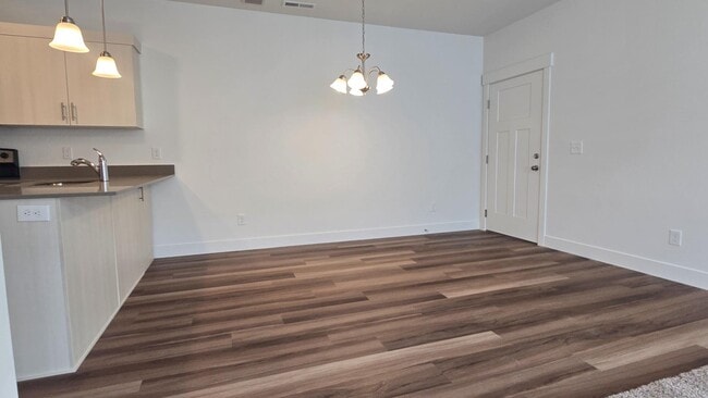 Building Photo - 6512 Skyline Lp Ln