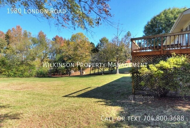 Building Photo - 3 Bedrooms, 2 Baths Ranch In Mooresville Q...