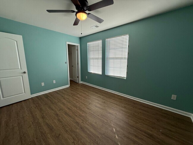 Building Photo - 4 Bedrooms, 3 Bathrooms - Home in West Rome!