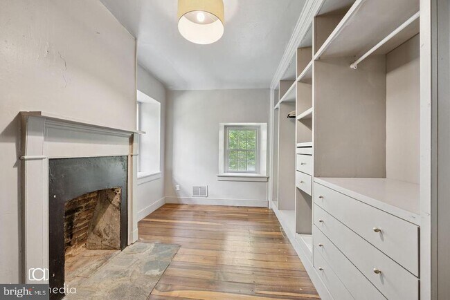 Building Photo - 547 Concord Rd