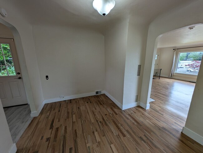 Building Photo - Updated 3 Bedroom Charmer in the Heart of ...