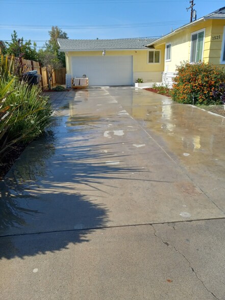 Building Photo - 1521 W Cerritos Ave