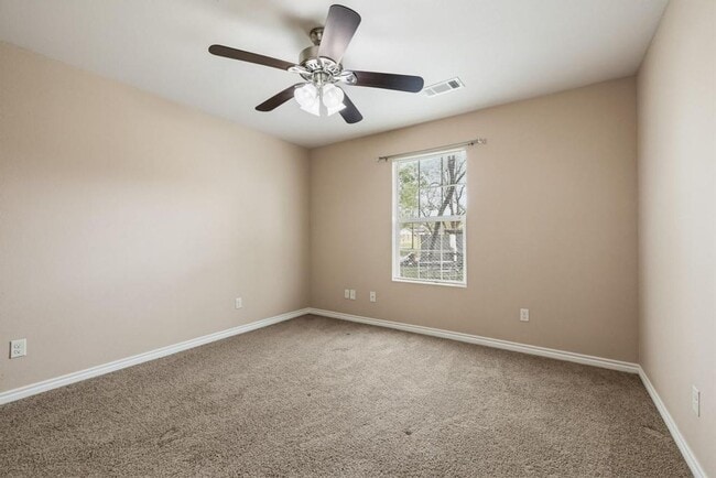 Building Photo - Step into comfort and modern convenience with this charming 3-bedroom, 2-bathroom home in Sherman...