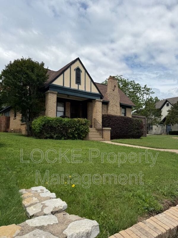Building Photo - 2600 Lubbock Ave
