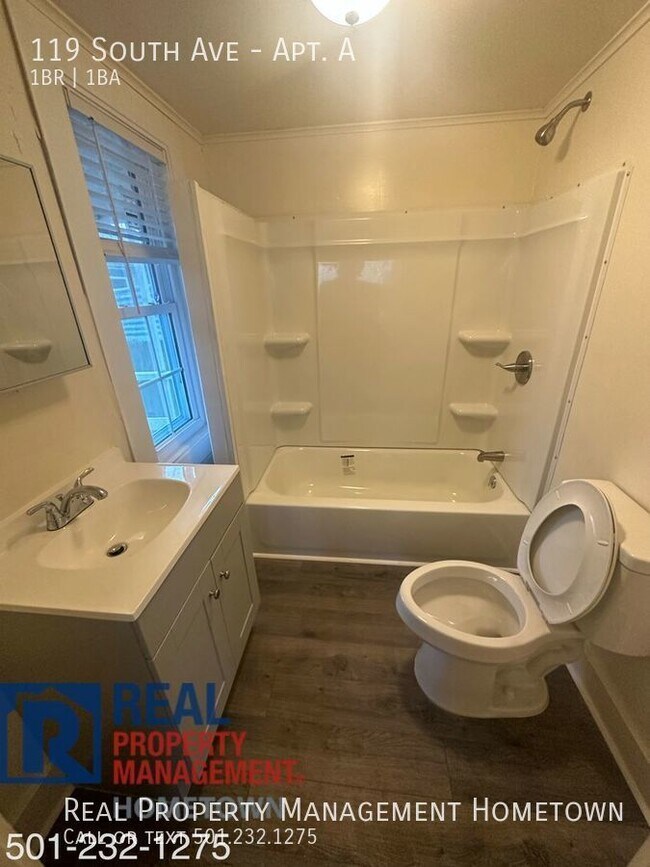 Building Photo - Newly Remodeled Quaint 1 Bedroom Unit!!