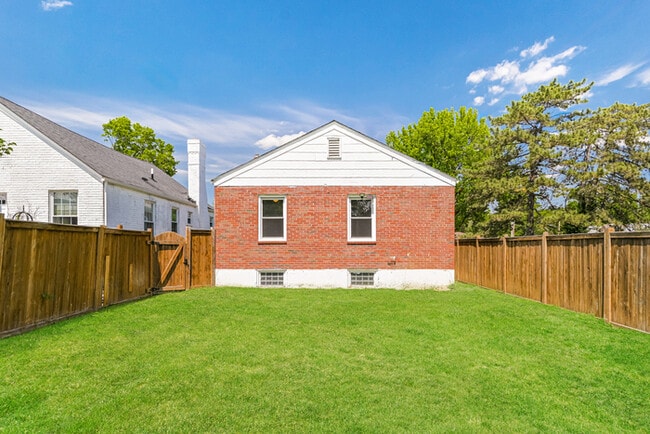 Building Photo - Fantastic 2bd/1ba home! Let yourself in!