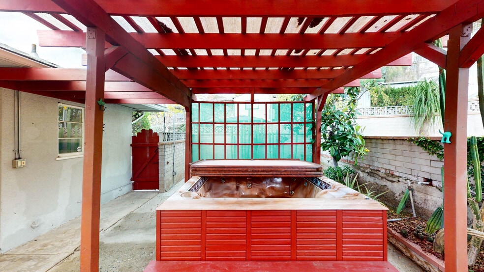 Building Photo - 1462 Glengarry Rd