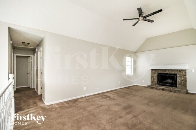 Building Photo - 11536 N Woodland Ave